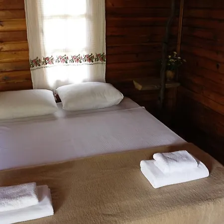 Kizilbuk Ahsap Evleri منتزه العطل داتْشا