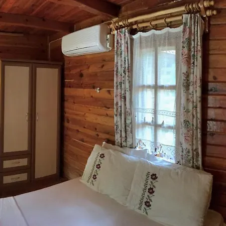 Kizilbuk Ahsap Evleri منتزه العطل داتْشا