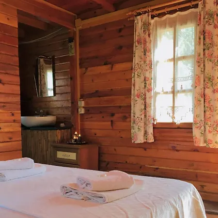 Kizilbuk Ahsap Evleri