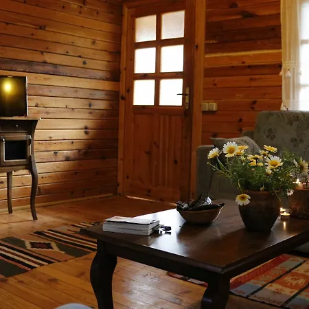 Kizilbuk Ahsap Evleri منتزه العطل 3*